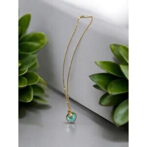 Whispers of the ocean:Blue shell